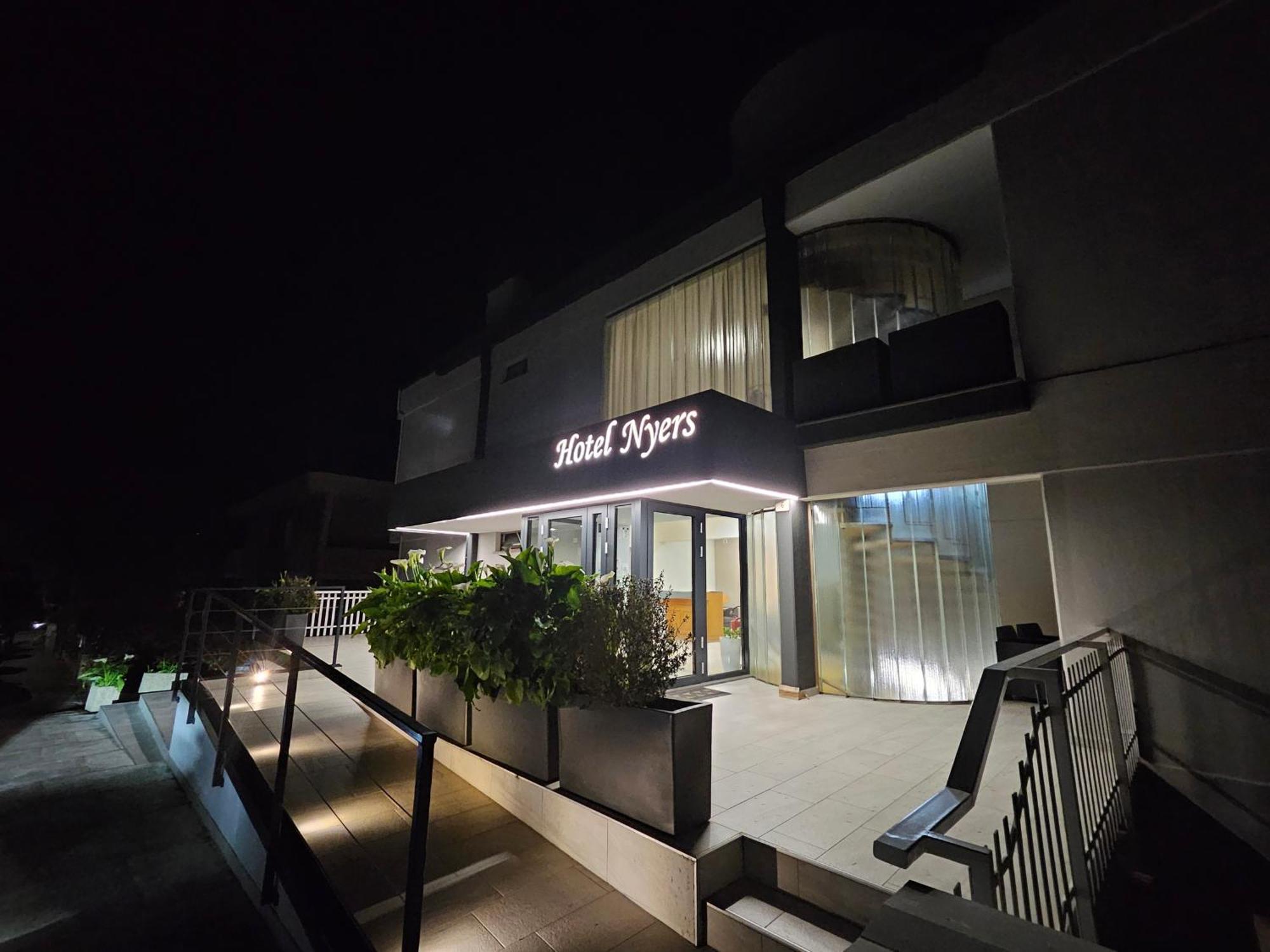 Albergo Nyers Перуджа Экстерьер фото