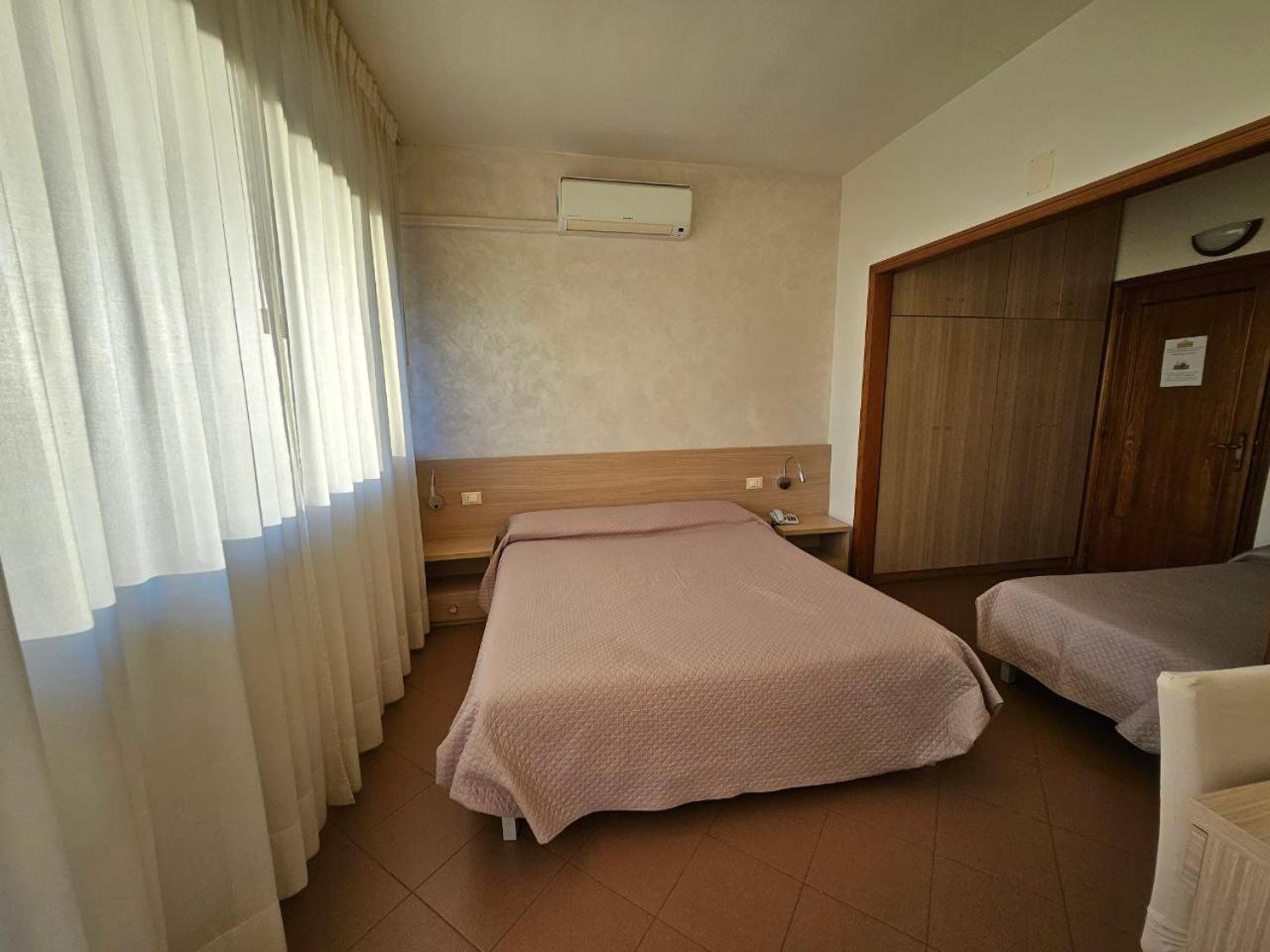 Albergo Nyers Перуджа Экстерьер фото
