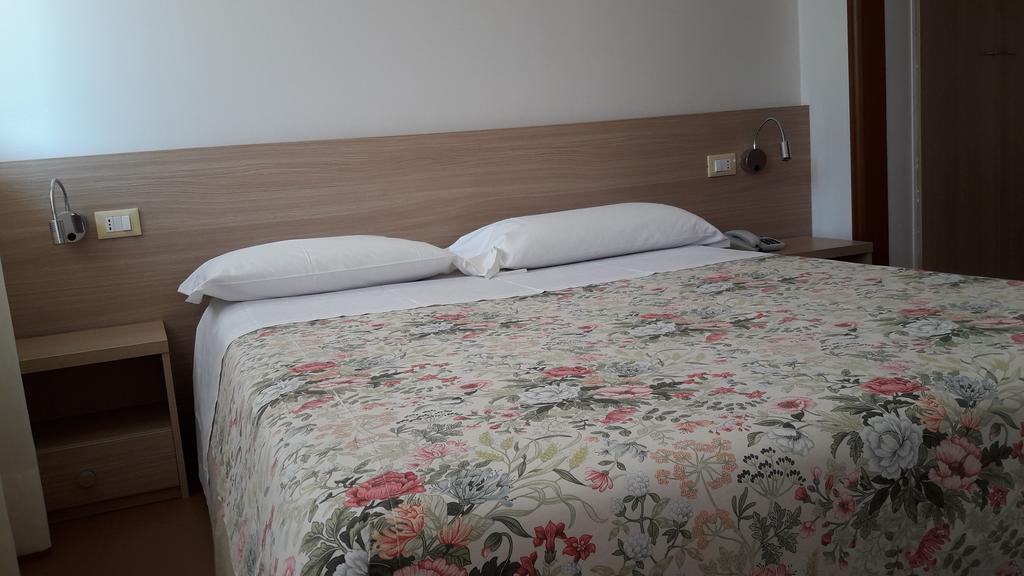 Albergo Nyers Перуджа Экстерьер фото