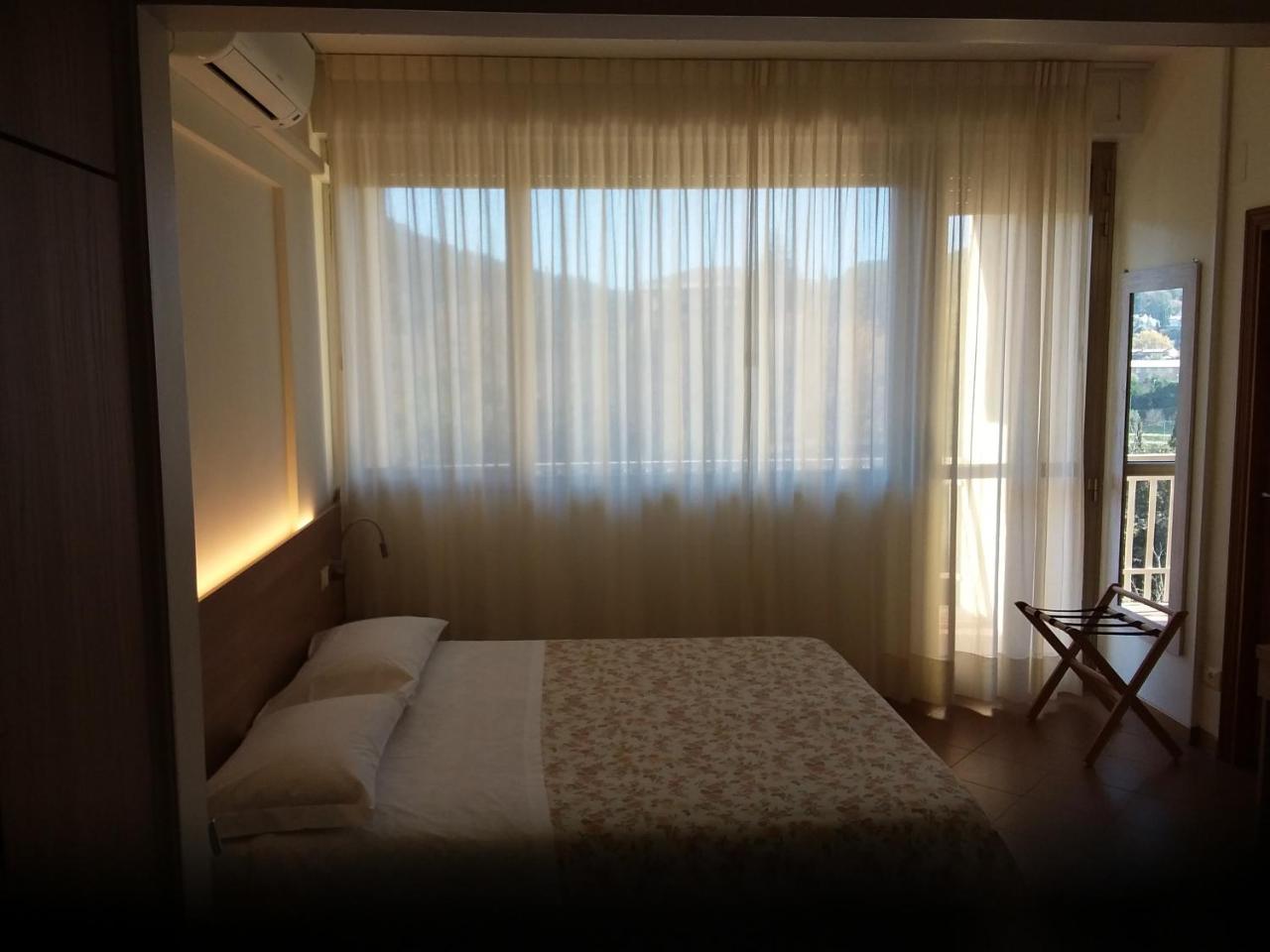 Albergo Nyers Перуджа Экстерьер фото