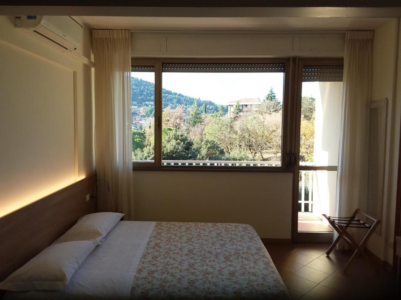 Albergo Nyers Перуджа Экстерьер фото
