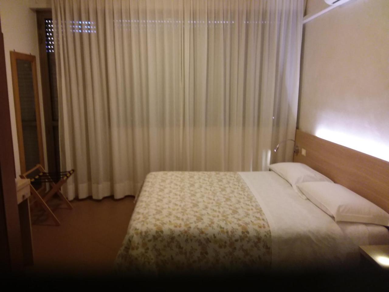 Albergo Nyers Перуджа Экстерьер фото